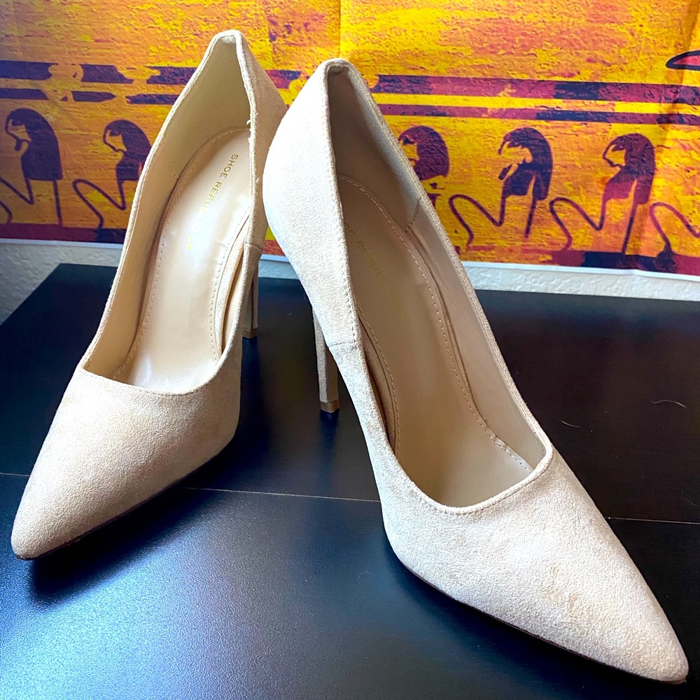Vegan Suede Classic Nude Pumps SZ 9